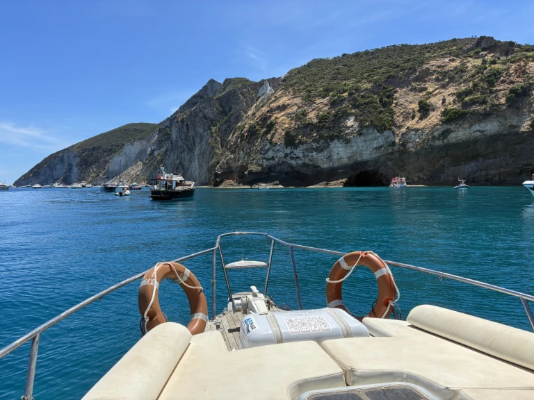 Huur een Ghibli Bora Bora in Anzio