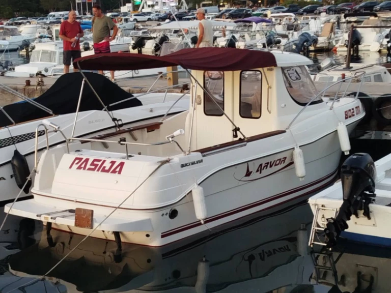 Verhuur Motorboot Quicksilver met vaarbewijs