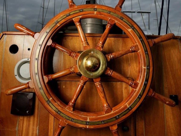 Huur een Traditional Wooden Yacht Virgo in Perigiali