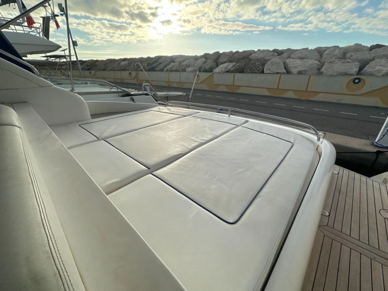 Bootverhuur Princess Princess V50 in Cannes via SamBoat