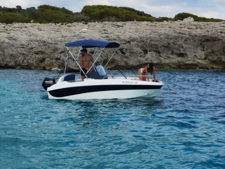 Huur een Remus Remus 450 open in Ciutadella de Menorca
