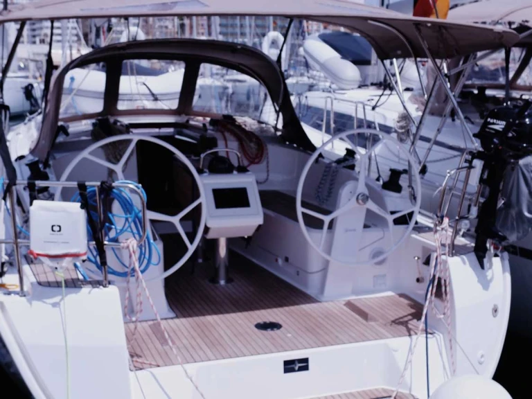 Bavaria Cruiser 37 te huur van particulier of professional in Gouviá