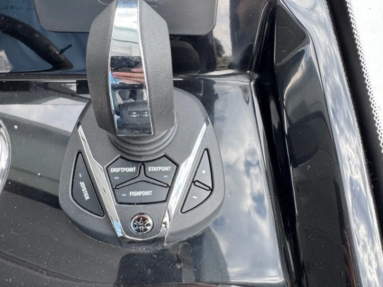 Verhuur Motorboot Jeanneau met vaarbewijs