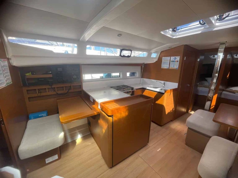 Bootverhuur Palma de Mallorca goedkoop Sun Odyssey 440