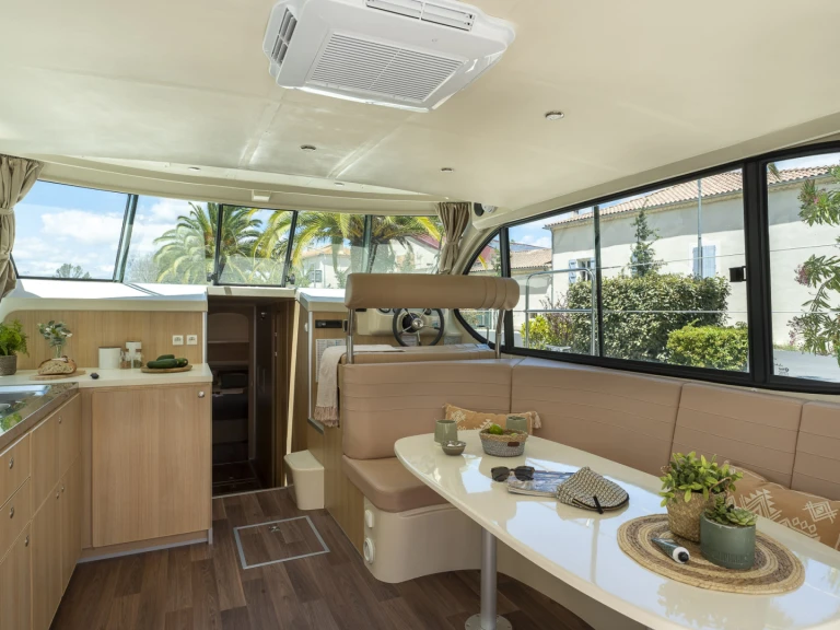 Nicols Yacht Nicols Estivale Sixto + te huur van particulier of professional in Bellegarde