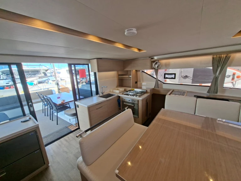 Catamaran te huur in Álimos voor de beste prijs
