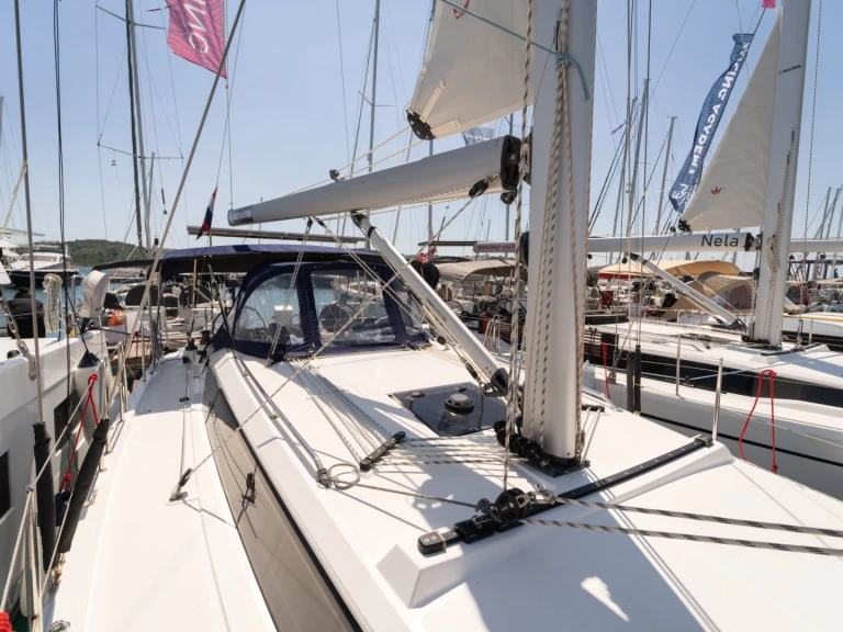 Huur een Bavaria Bavaria C38 in Pirovac