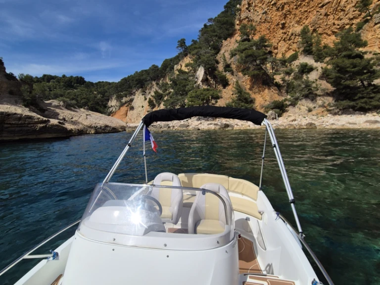Motorboot te huur in Six-Fours-les-Plages voor de beste prijs
