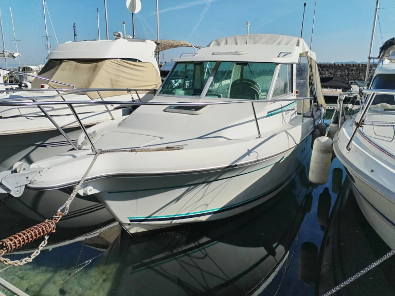 Verhuur Motorboot Jeanneau met vaarbewijs