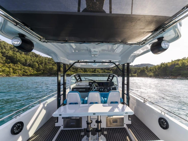 Motorboot te huur in Bol voor de beste prijs