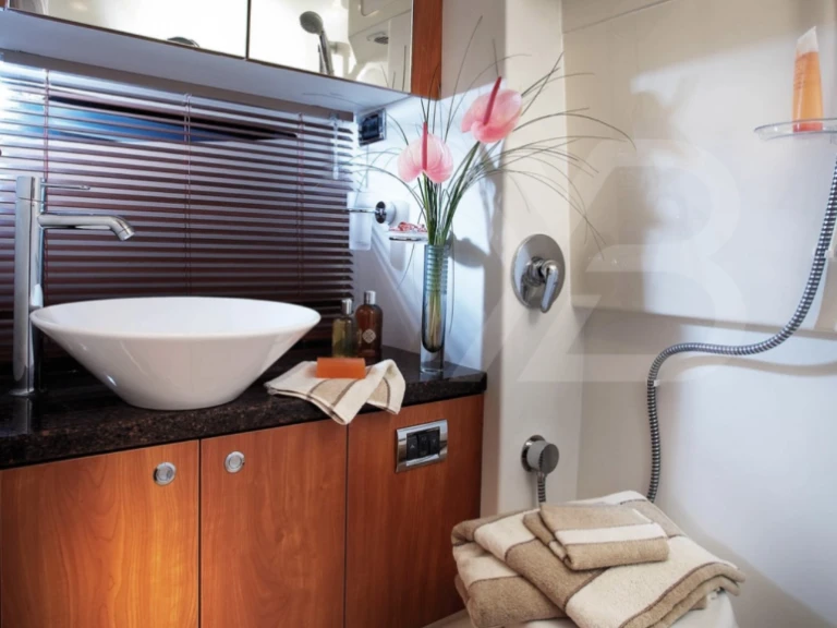 Bootverhuur Cannes goedkoop Superhawk 43