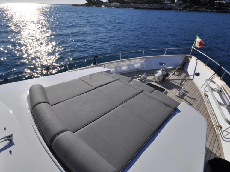 Huur een Cantieri Di Pisa Akir 22 S in Monaco-Ville