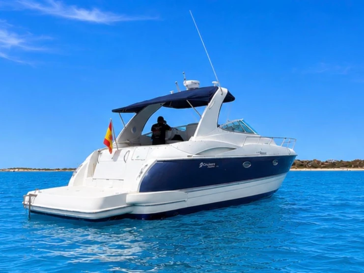Bootverhuur Ibiza Town goedkoop cruiser jacht 370