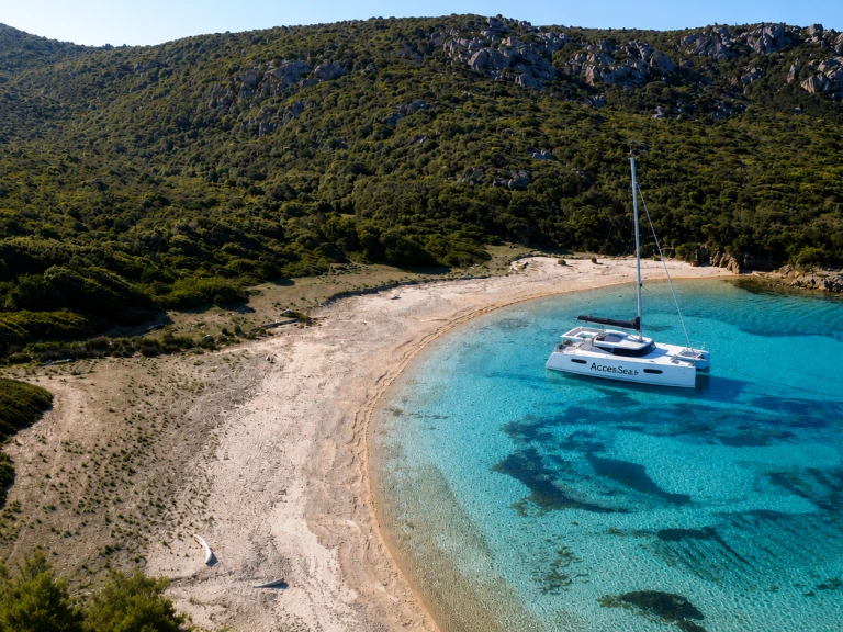 Bootverhuur Fountaine Pajot Astrea 42 in Propriano via SamBoat