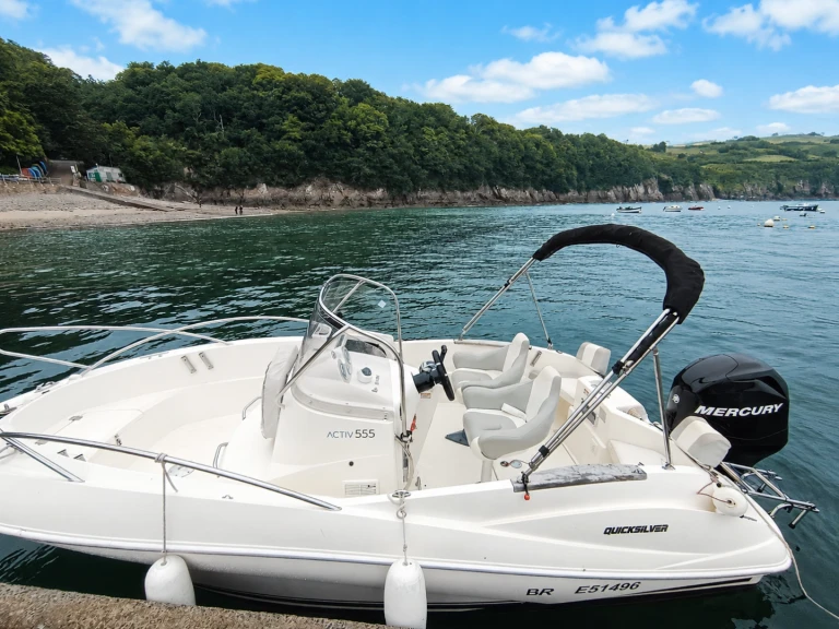 Huur een Quicksilver Activ 555 Open in Brest
