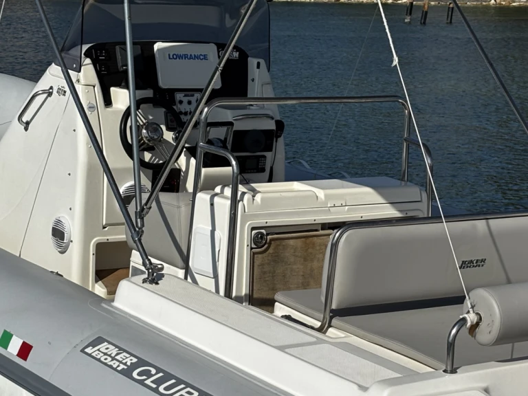 Huur een Joker Boat Clubman 30 in Brucoli