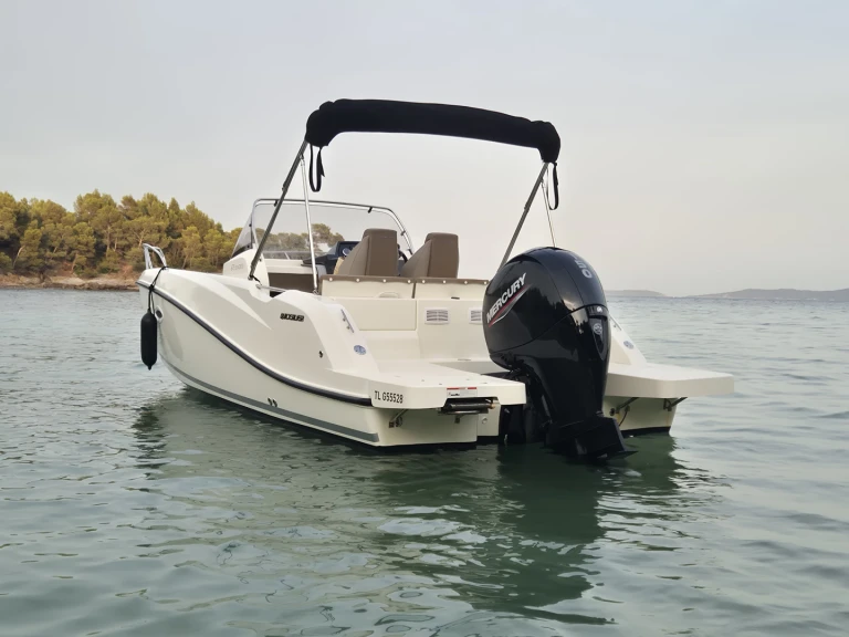 Bootverhuur Quicksilver Activ 675 Sundeck Sport in La Londe-les-Maures via SamBoat