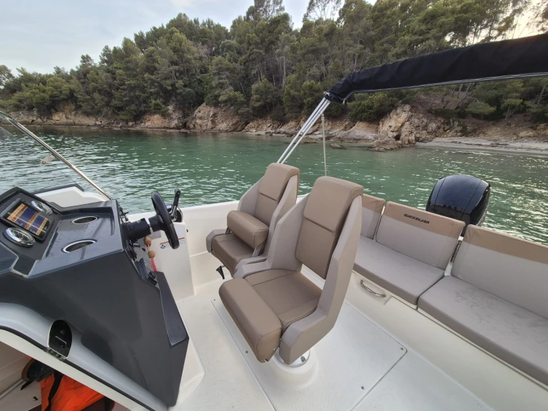 Verhuur Motorboot Quicksilver met vaarbewijs