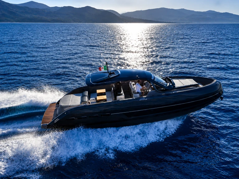 Bootverhuur Invictus  TT 460 in Saint-Raphaël via SamBoat