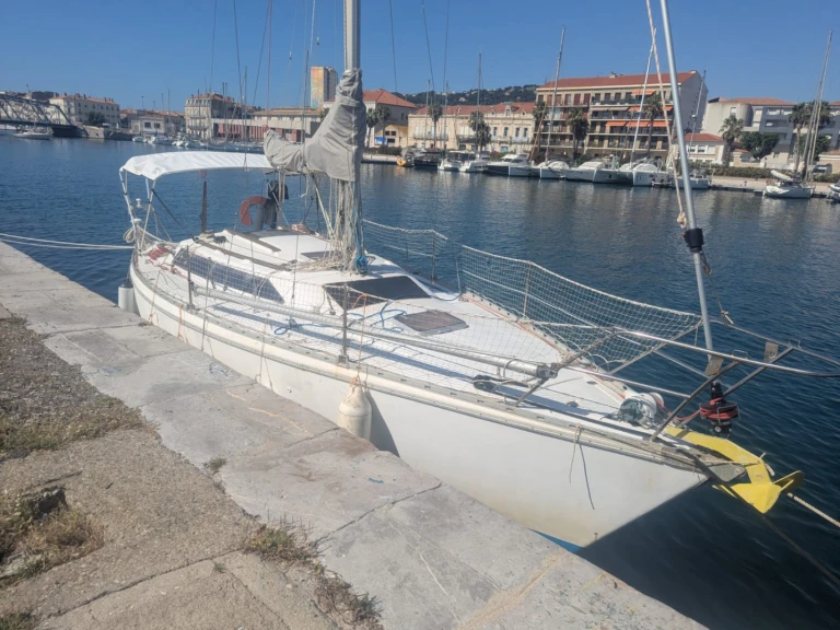 Huur een Jeanneau Attalia in Marseille