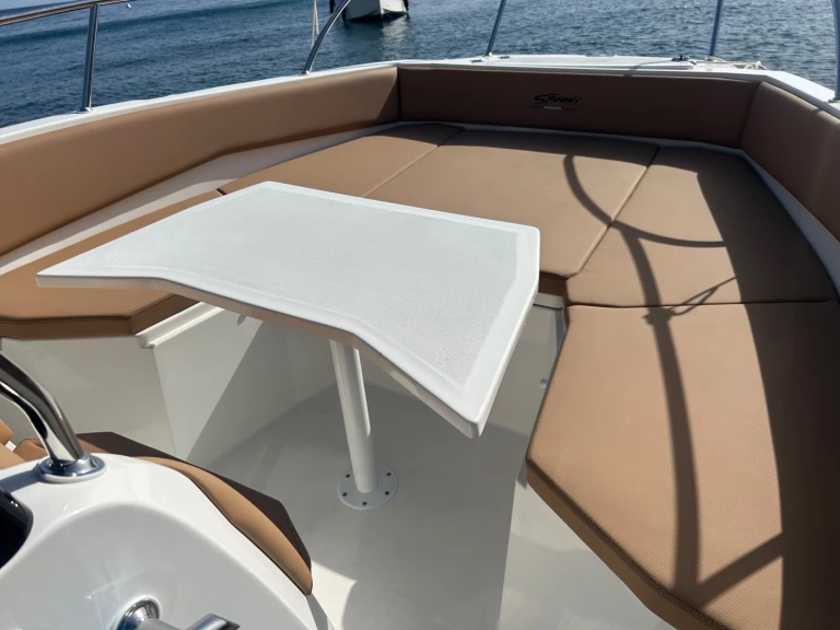 Bootverhuur Motor yacht Caymam 585 in Marina Greenwich via SamBoat