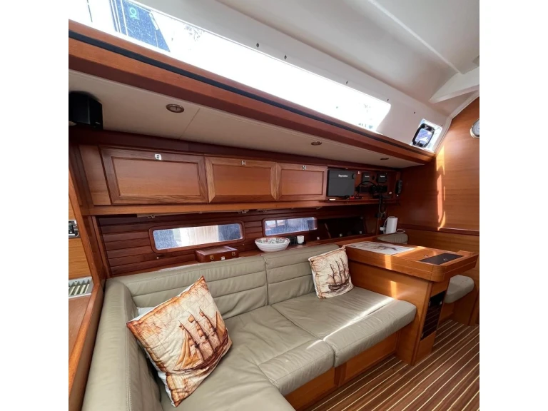 Huur een Dufour Dufour 560 Grand Large in Álimos