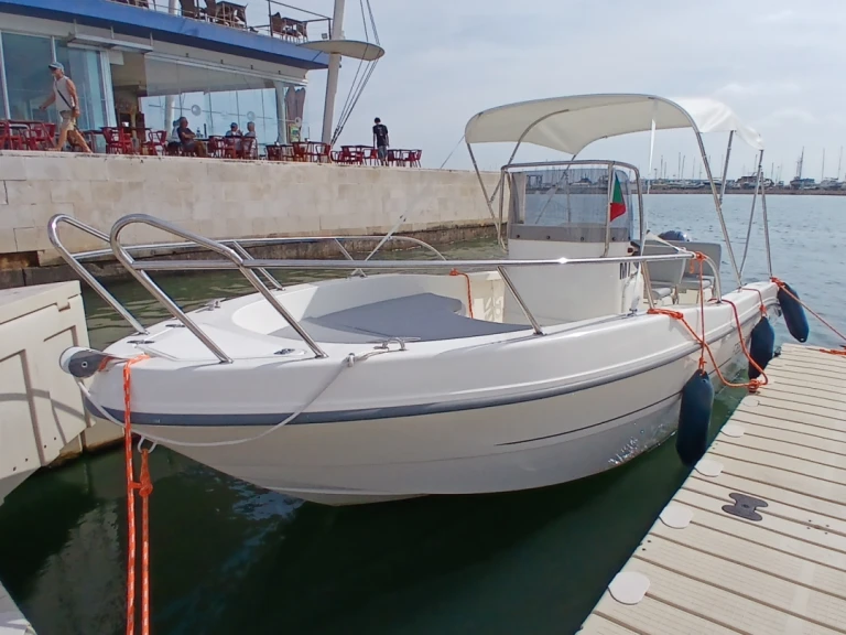 Bootverhuur Capelli Freedom 20 in Portimão via SamBoat
