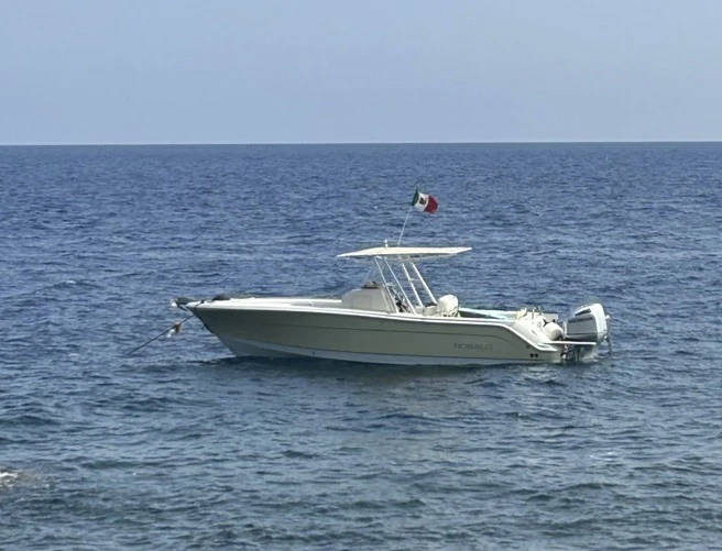 Robalo R30 te huur van particulier of professional in Napels