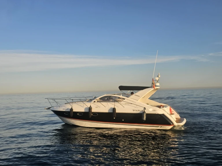 Huur Motorboot met of zonder schipper Fairline in Puerto Banús