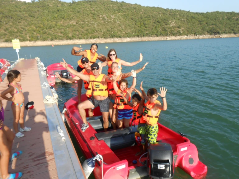 Huur Motorboot met of zonder schipper neveaux in la Baronia de Rialb