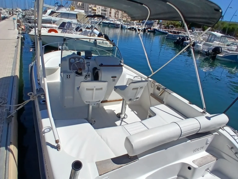 Huur Motorboot met of zonder schipper Bénéteau in Bormes-les-Mimosas