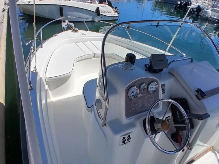 Verhuur Motorboot Bénéteau met vaarbewijs
