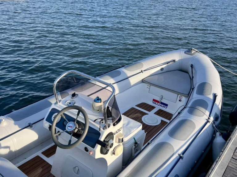 Huur een Valiant V-520 in Vannes