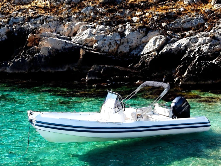 Huur een Semi-Rigide 7 m in La Ciotat