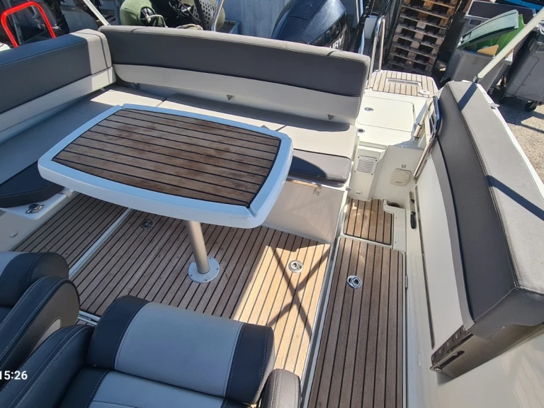 Verhuur Motorboot Jeanneau met vaarbewijs