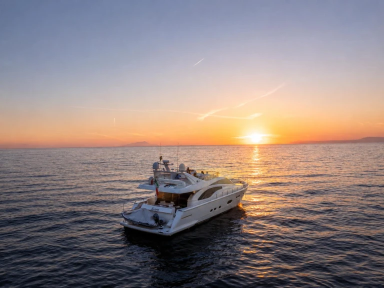 Huur Jacht met of zonder schipper Ferretti in Castellammare di Stabia