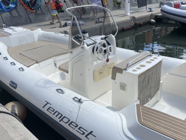 Bootverhuur Argelès-sur-Mer goedkoop Tempest 700