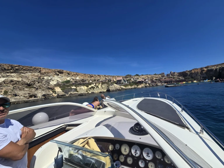 Sea Ray Sea Ray 440 Express Bridge te huur van particulier of professional in Saint Paul's Bay