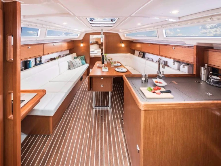 Huur een Bavaria Cruiser 34 in Lefkáda