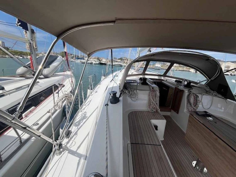 Zeilboot te huur in Gouviá voor de beste prijs