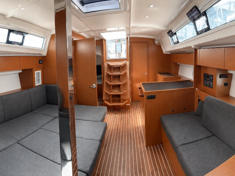 Huur een Bavaria Bavaria C42 in Álimos
