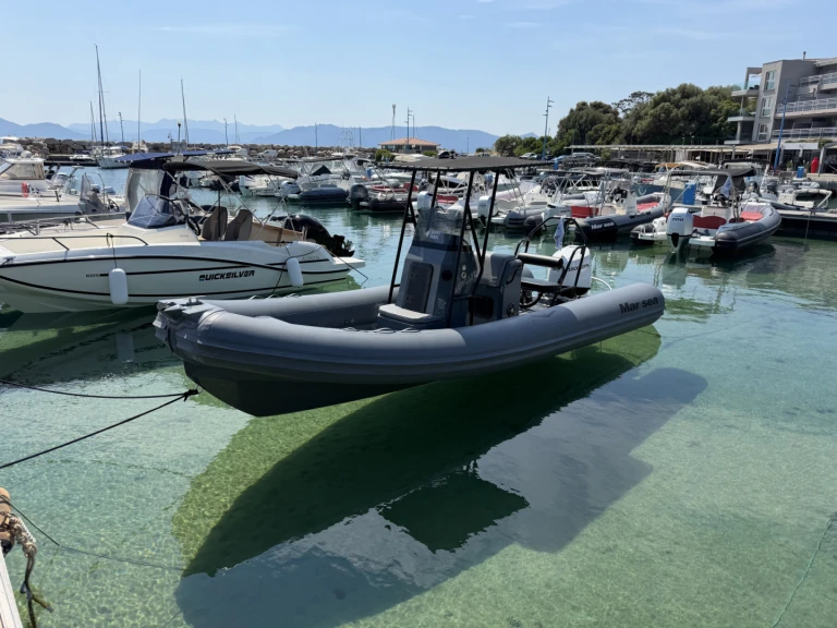 Bootverhuur Porto Pollo goedkoop FISHER 680