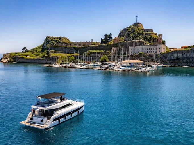 Huur Catamaran met of zonder schipper Fountaine Pajot in Korfoe