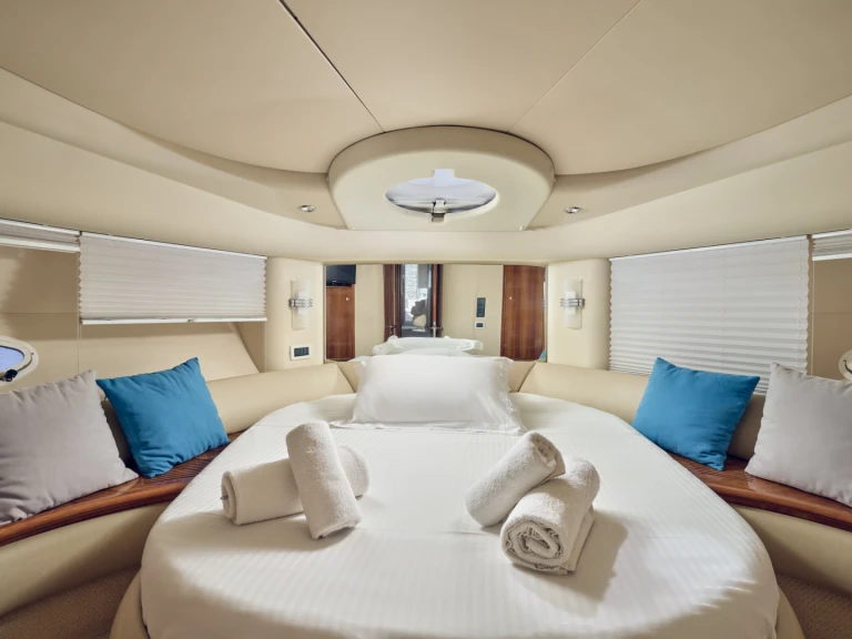 Huur een Princess princess 40 in Loutraki-Agioi Theodoroi