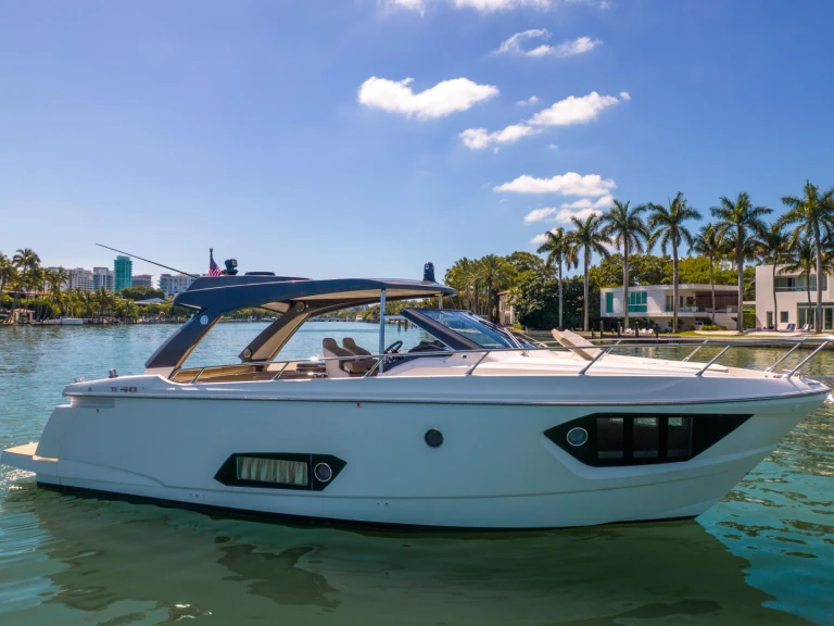 Absolute Yachts absolute 40 te huur van particulier of professional in Juan-les-Pins
