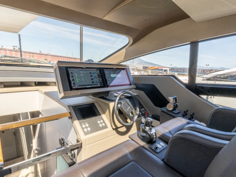 Bootverhuur Pershing 7x in Napels via SamBoat