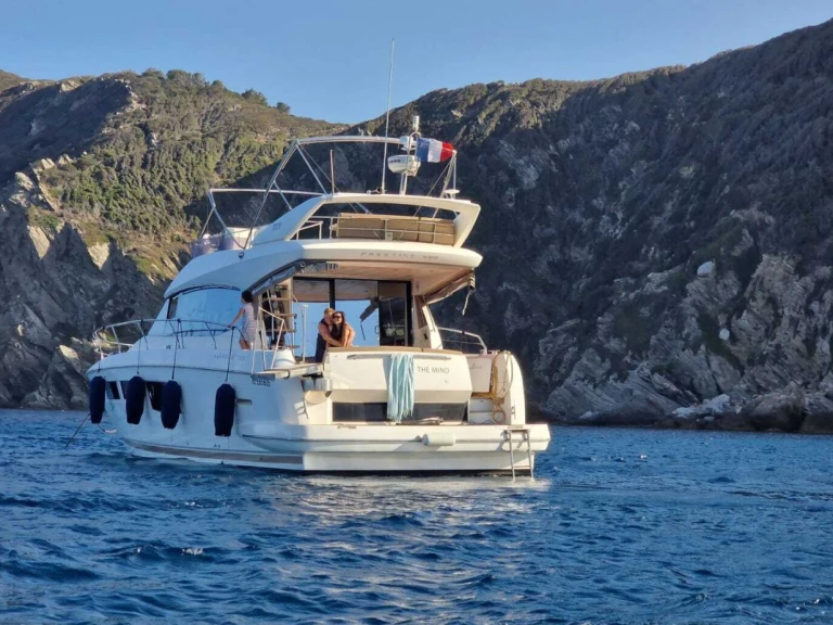 Bootverhuur Prestige Yachts prestige 500 fly in Golfe-Juan via SamBoat