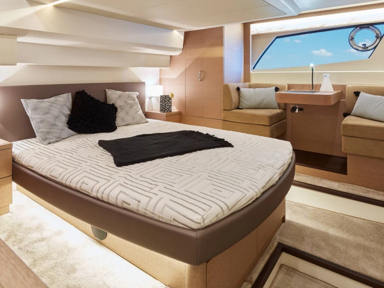 Huur Jacht met of zonder schipper Prestige Yachts in Golfe-Juan