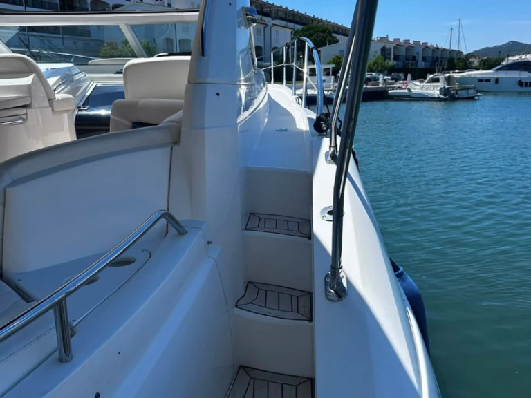Verhuur Motorboot Sunseeker met vaarbewijs