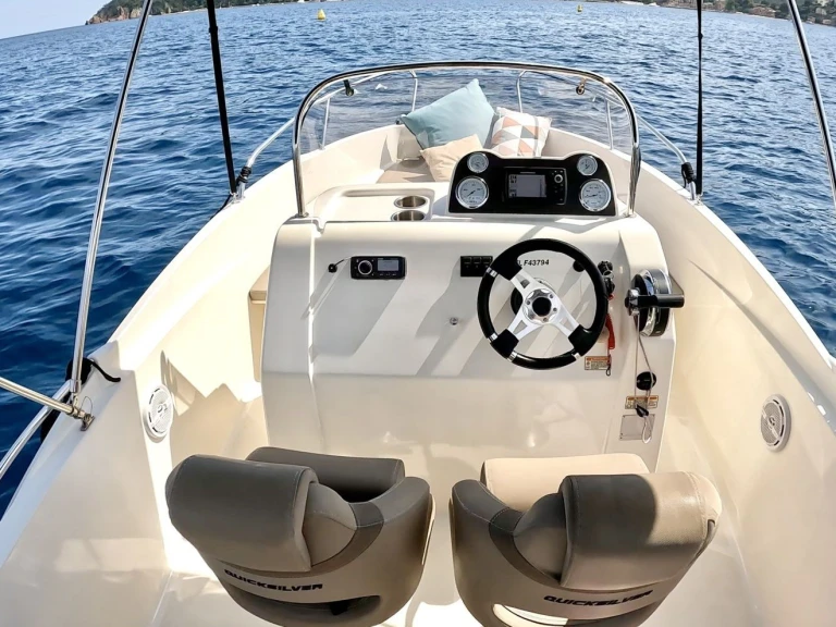 Huur Motorboot met of zonder schipper Quicksilver in Antibes